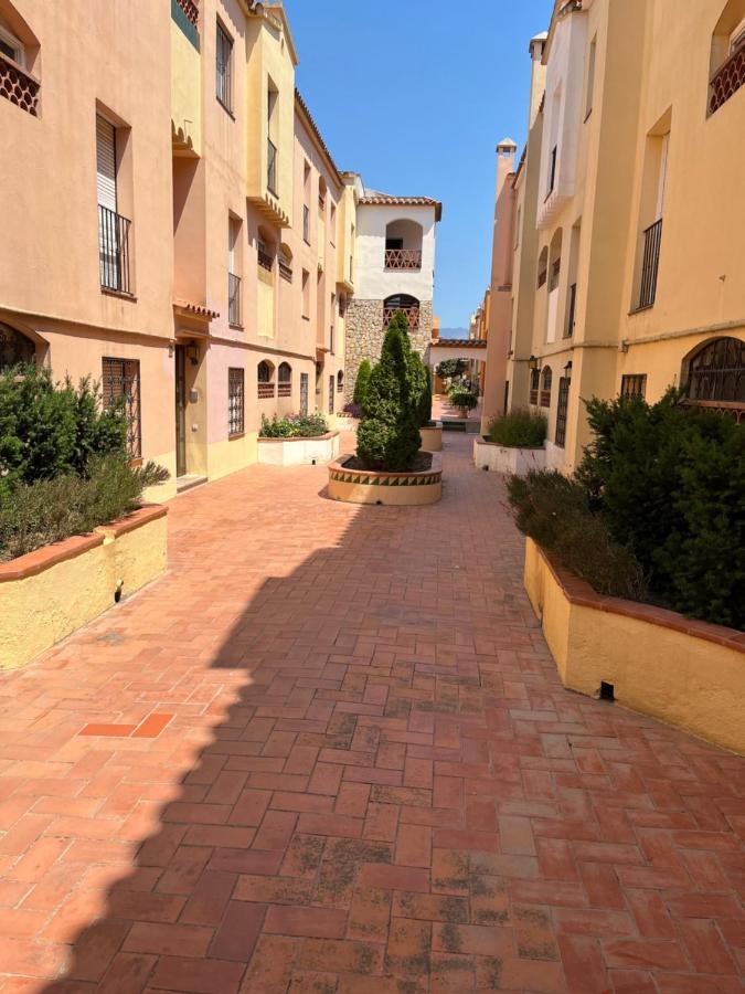 Appartement 1 Chambre Climatise Avec 3 Piscines A 200 M De La Plage Ampuriabrava Exterior foto
