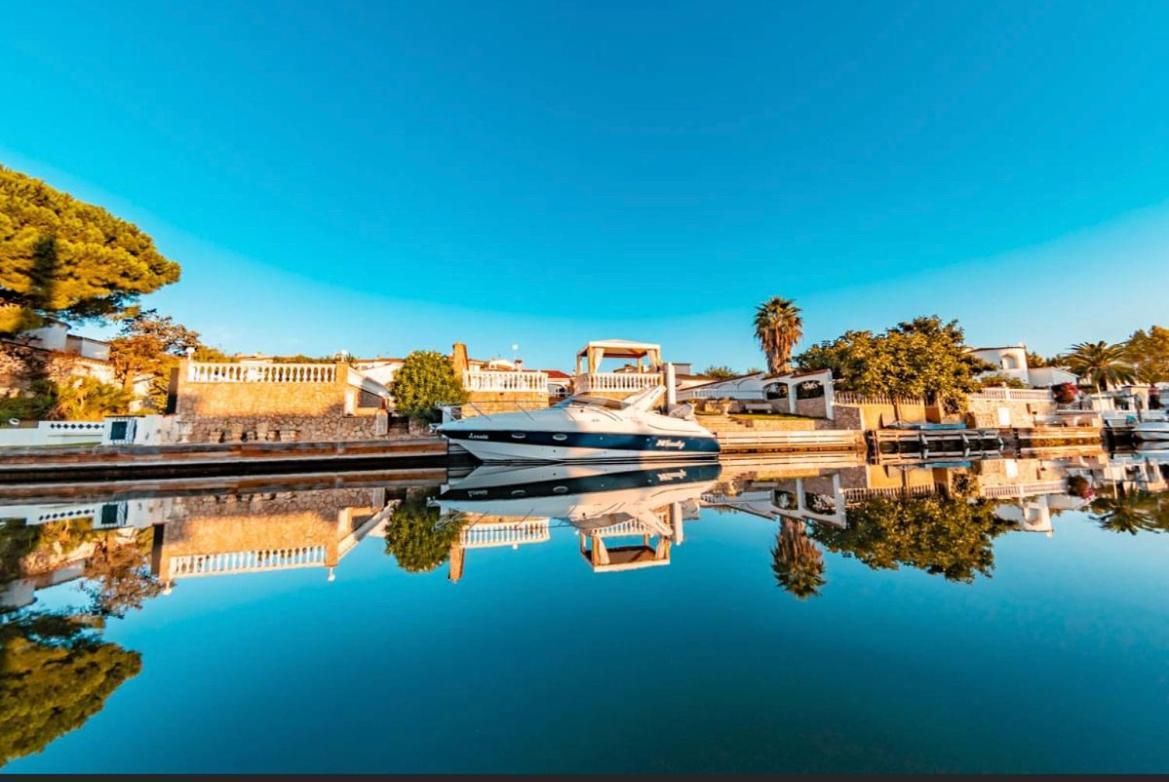 Appartement 1 Chambre Climatise Avec 3 Piscines A 200 M De La Plage Ampuriabrava Exterior foto
